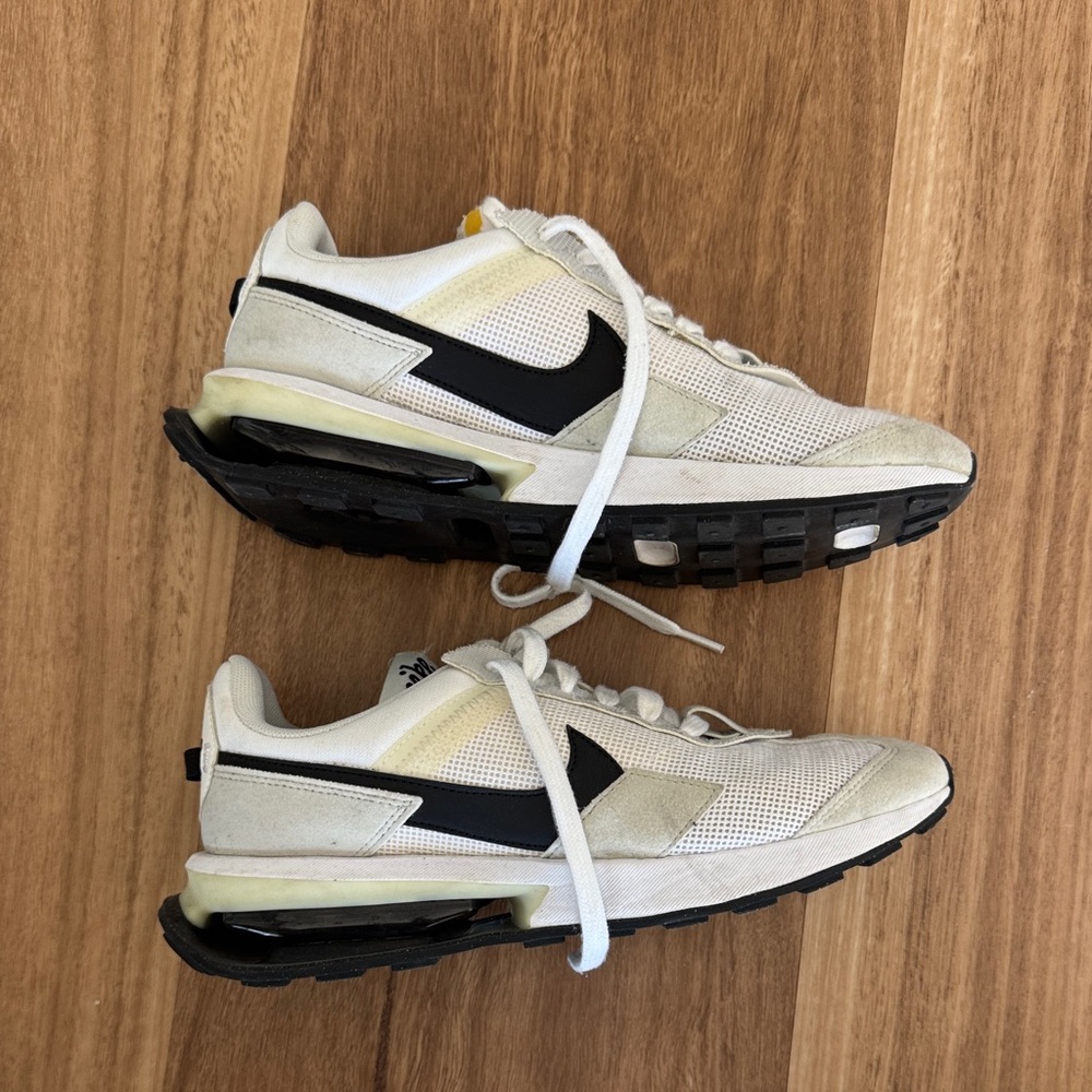 Nike Air Max White and Black Sneakers Sz9